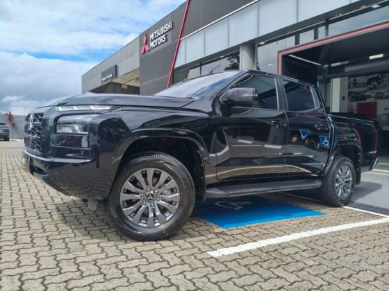 MITSUBISHI TRITON 2.4 BITURBO DIESEL CD HPE-S 4X4 AUTOMÁTICO